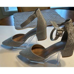 Women's Zby Heels Silver Glitter Size 7.5 Style HM0470 Ankle Strap Pointed